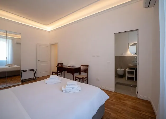 Vatican Cloud Luxury Modern Rzym